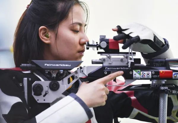 女冠军名字_击剑女生冠军名单图片_名单冠军女生击剑图片高清