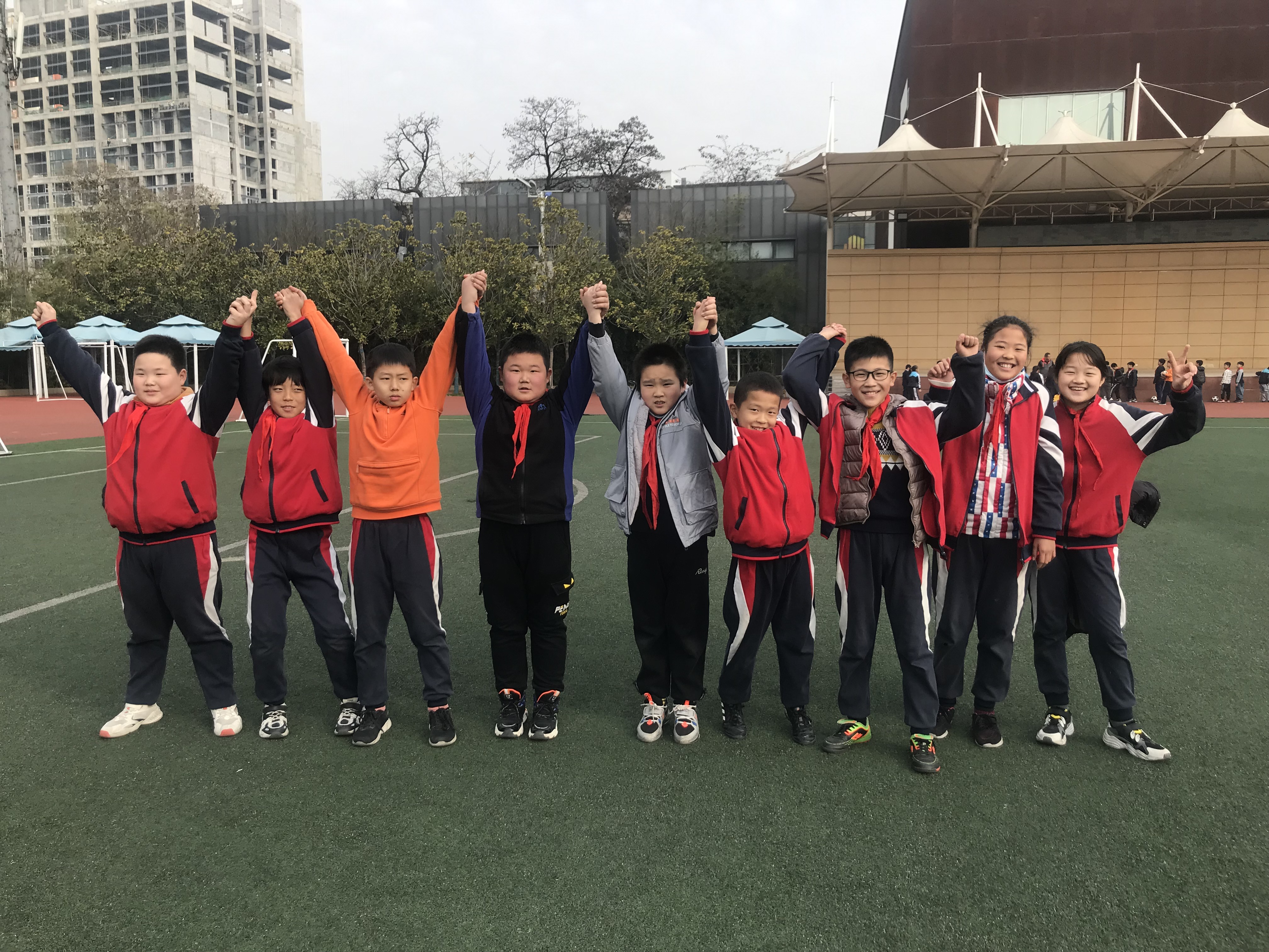 五人足球赛规则图片小学四年级_小学足球赛五人规则图片_五人足球赛最新规则