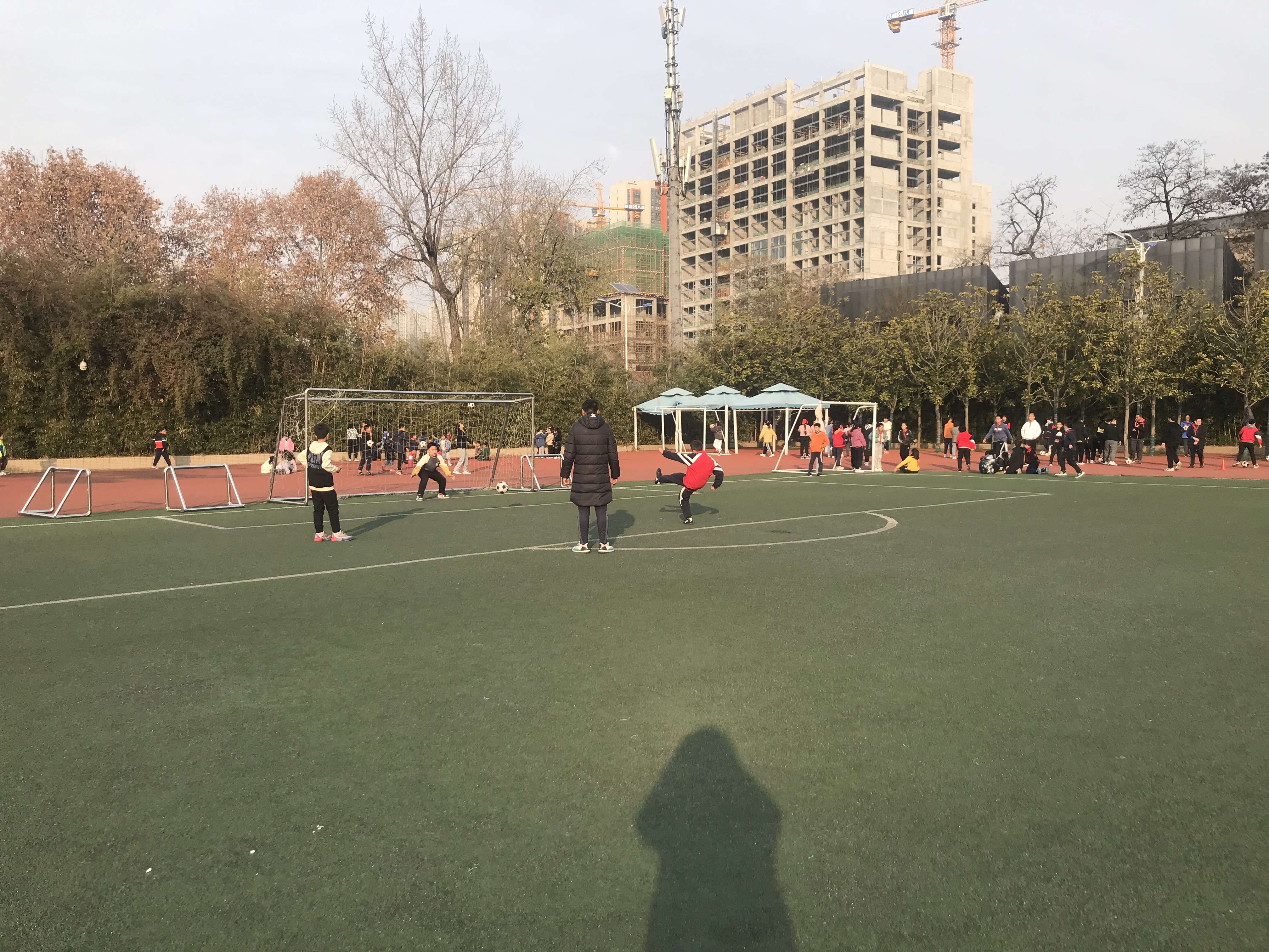 五人足球赛规则图片小学四年级_五人足球赛最新规则_小学足球赛五人规则图片